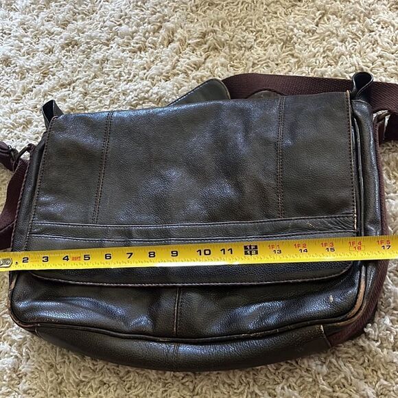 Black Rivet Leather Cross Body Messenger Laptop Bag Distressed Adjustable Strap - Picture 14 of 16